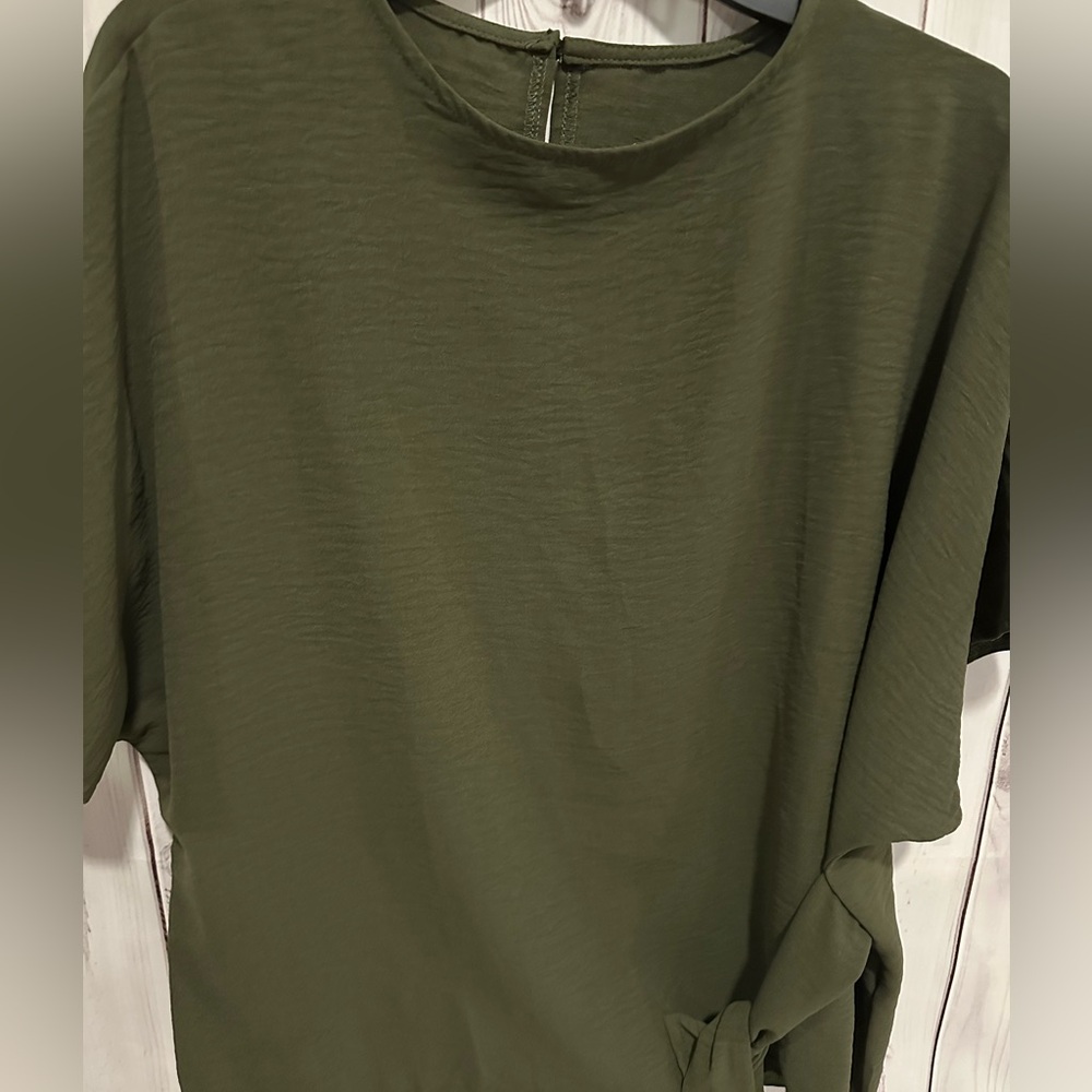 Army Green Women's Short Sleeve Top with Tie Size L - Picture 3 of 4